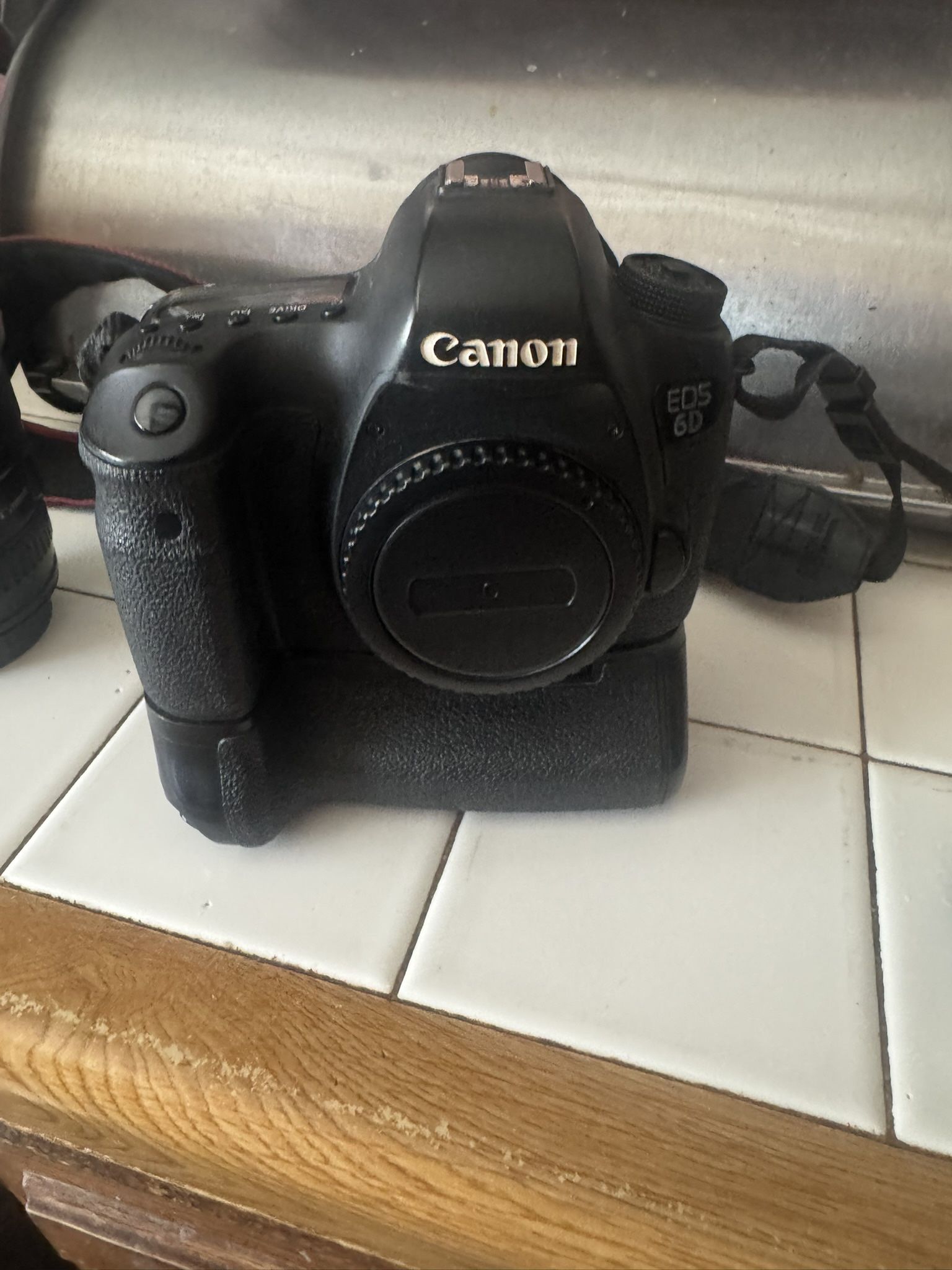 Canon 6D - Canon Lens 75mm-300mm F 4-5.6 Battery Grip