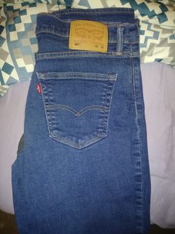 Levis size 33x32 great condition. 10$
