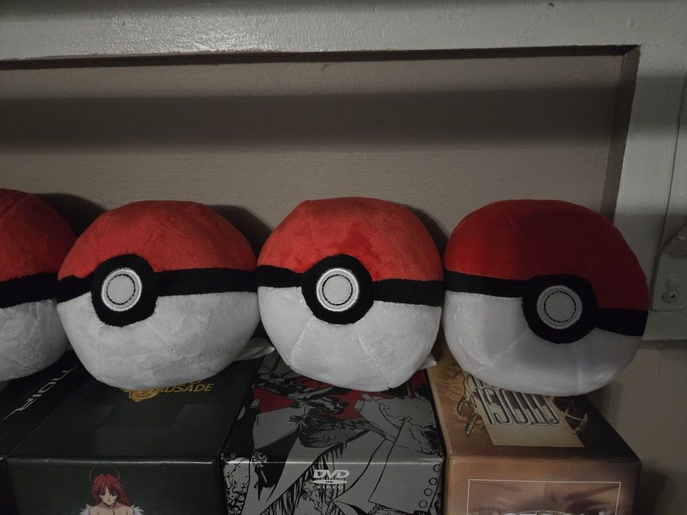 Pokemon Ball Plush Set Of 3