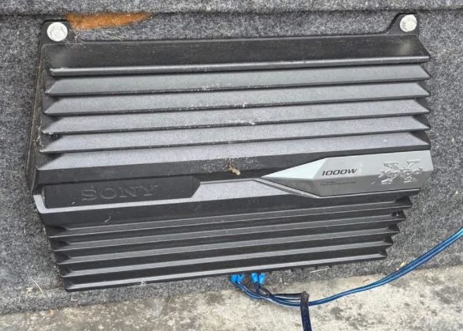 Sony Xplod 1,000w 2channel amp works amazing