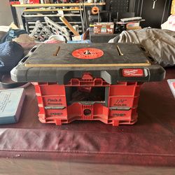 Milwaukee router and table