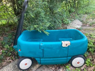 Step2 Wagon with seating for two or great for carrying things to events in the park
