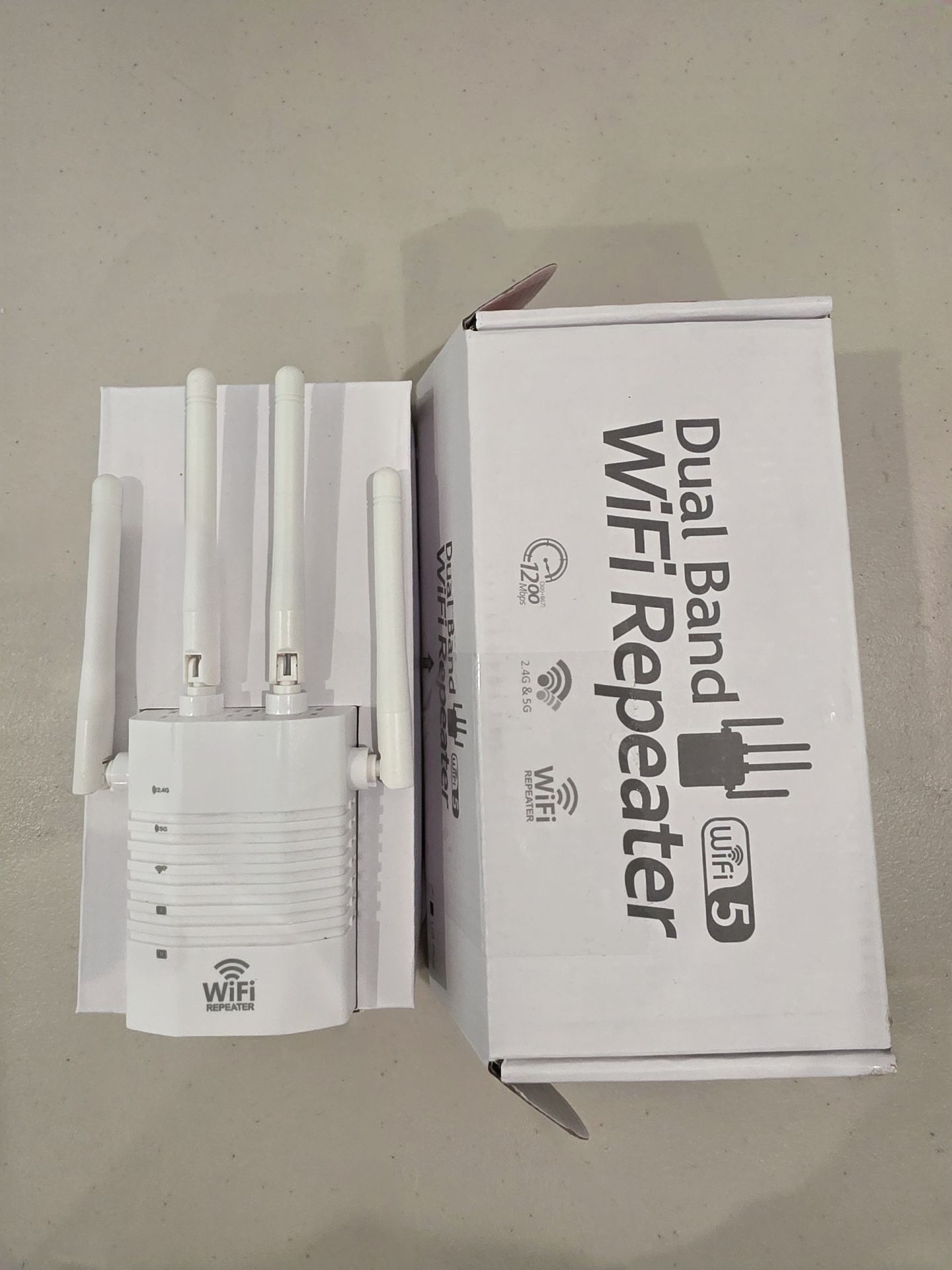 Dual band wifi repeater