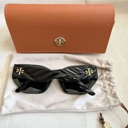 Tory Burch Sunglasses in color black. Luxury, designer