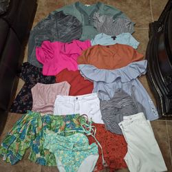 22 Women/ Junior's Pieces tops bathing suits All in Excellent Condition  Sizes: S-L $25 for Everything