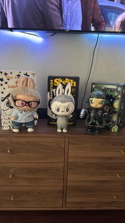 Pop mart figures