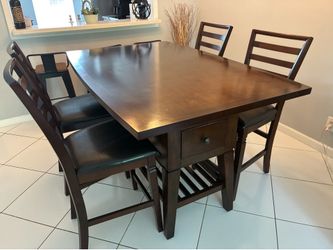 Dining Room Set – Table & 4 Chairs