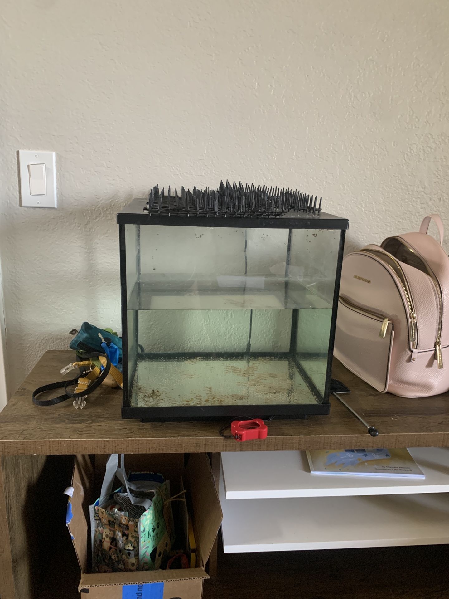 7.5GAL Aqueon Cube Shrimp Tank With LED