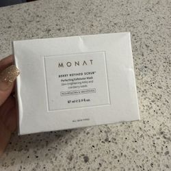 Free Monat Exfoliator Scrub