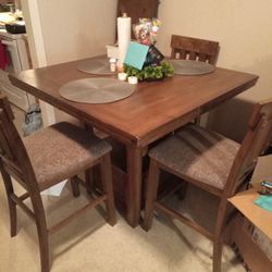 Dinning Table W/ Chairs (4)