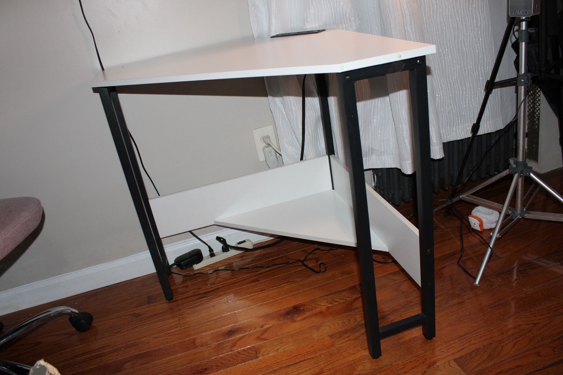 π₯οΈ Modern Corner Desk w/ USB & Power Outlets β $95