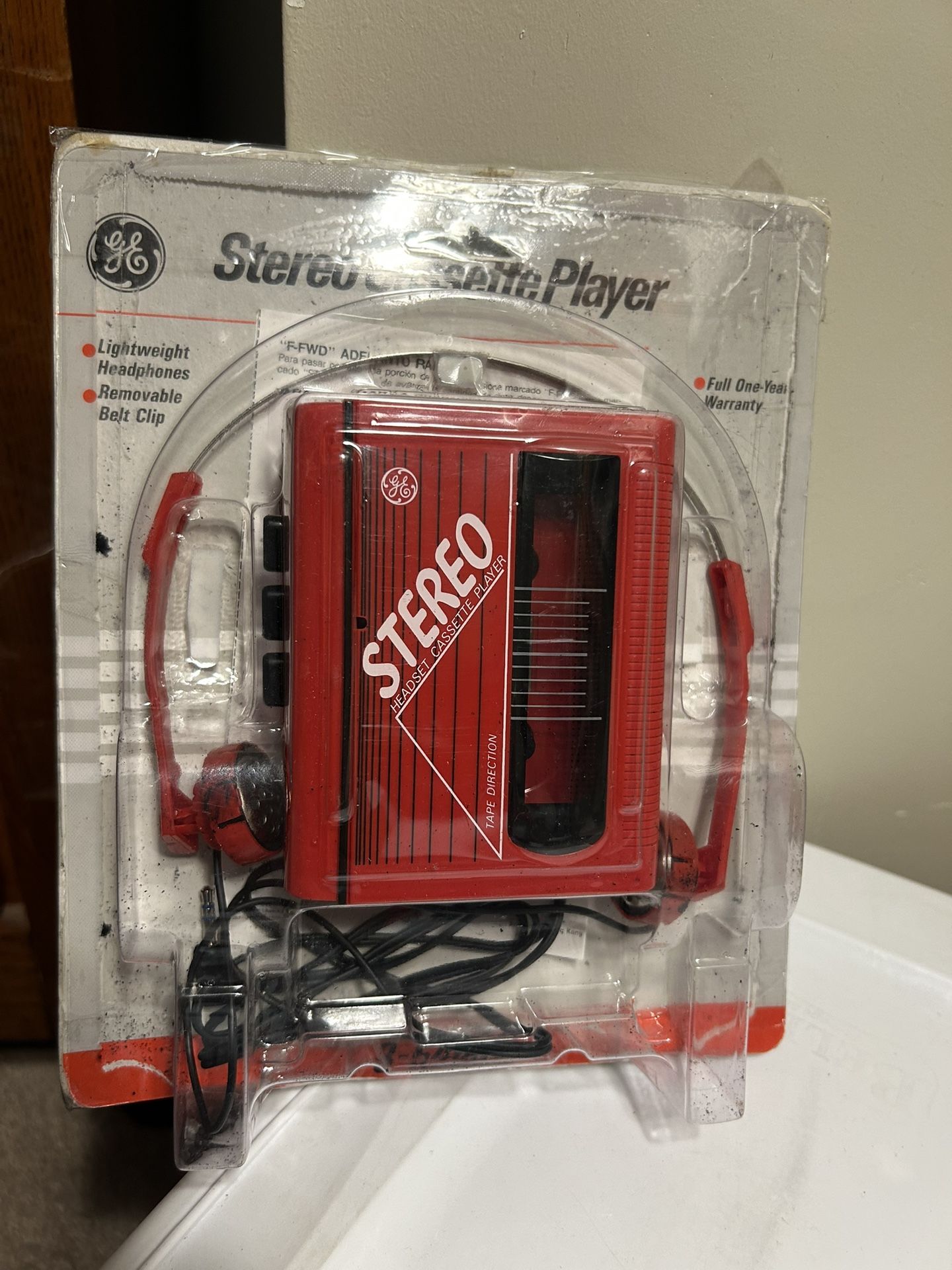 Vintage GE 3-5460s Stereo Headset Cassette Player New (sealed) WiRemovable Clip