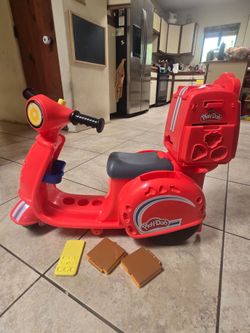 EUC  Play doh Pizza delivery scooter