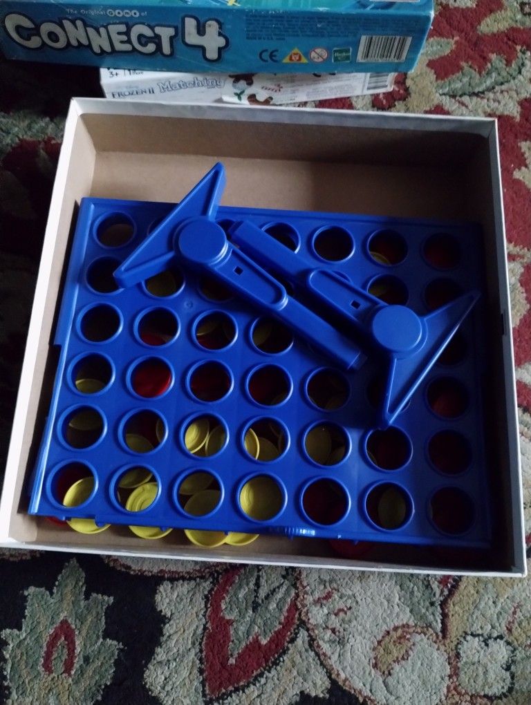 Juego De Mesa En Buenas Condiciones $5