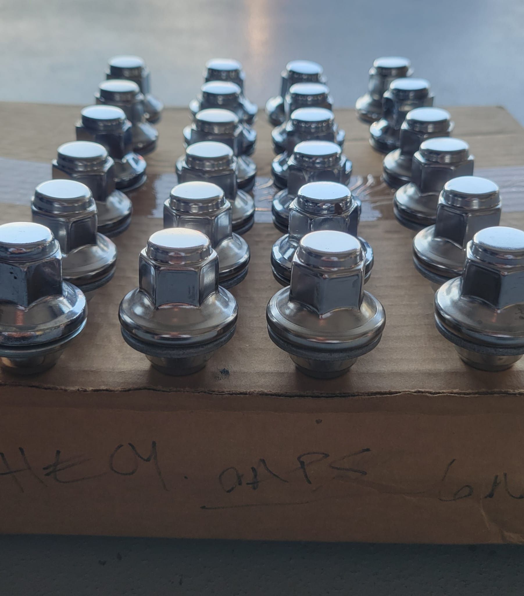 LUGS NUTS TOYOTA TUNDRA