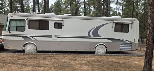 1997 Monaco Windsor 36ft Diesel Pusher