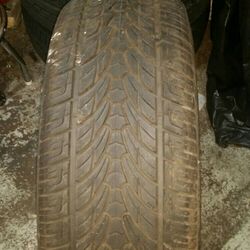 1 Used Tire 255-30-26 Lionhart 