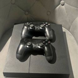 PS4 2 Controllers 1T