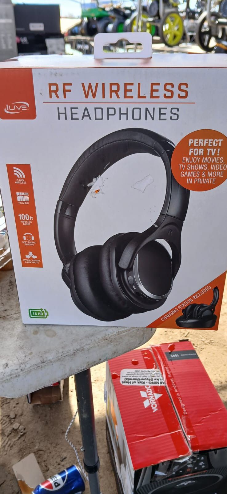 iLive
Wireless Radio Frequency Headphones with Charging Dock