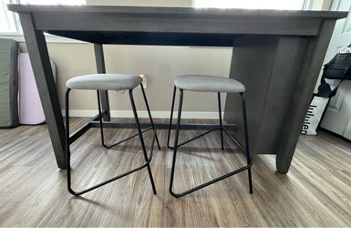 Counter Height Table with 2 Stools