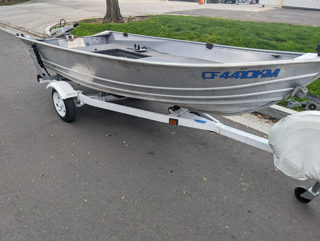 Klamath 12' Deluxe Aluminum Fishing Boat With Electric Outboard Motor
