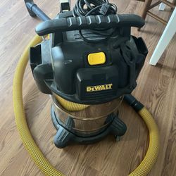 DEWALT DXV08SA 8 Gallon Wet/Dry Vaccum