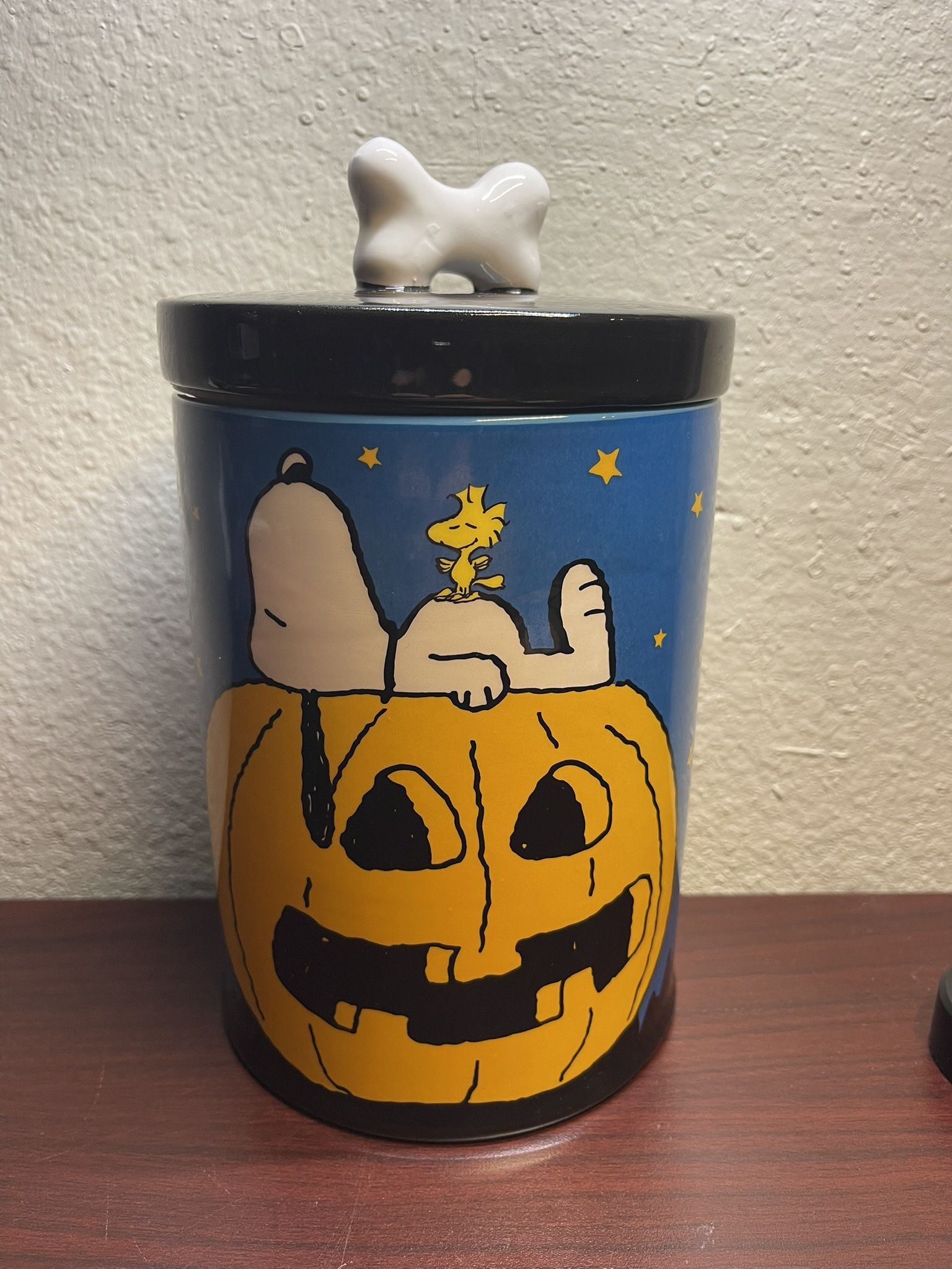 Peanuts Gang Snoopy Woodstock Great Pumpkin Halloween Cookie Jar Canister