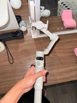 Phone gimbal and stabilizer DJI osmo