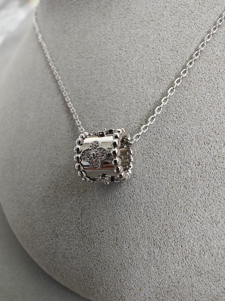 VCA Necklace Zirconia Stone