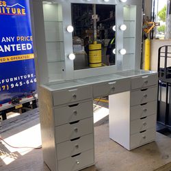 Luxury Glass Top Make Up Vanity With Shelves