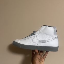 BRAND NEW: Nike Blazer Mids 