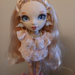 Rainbow High Victoria.  