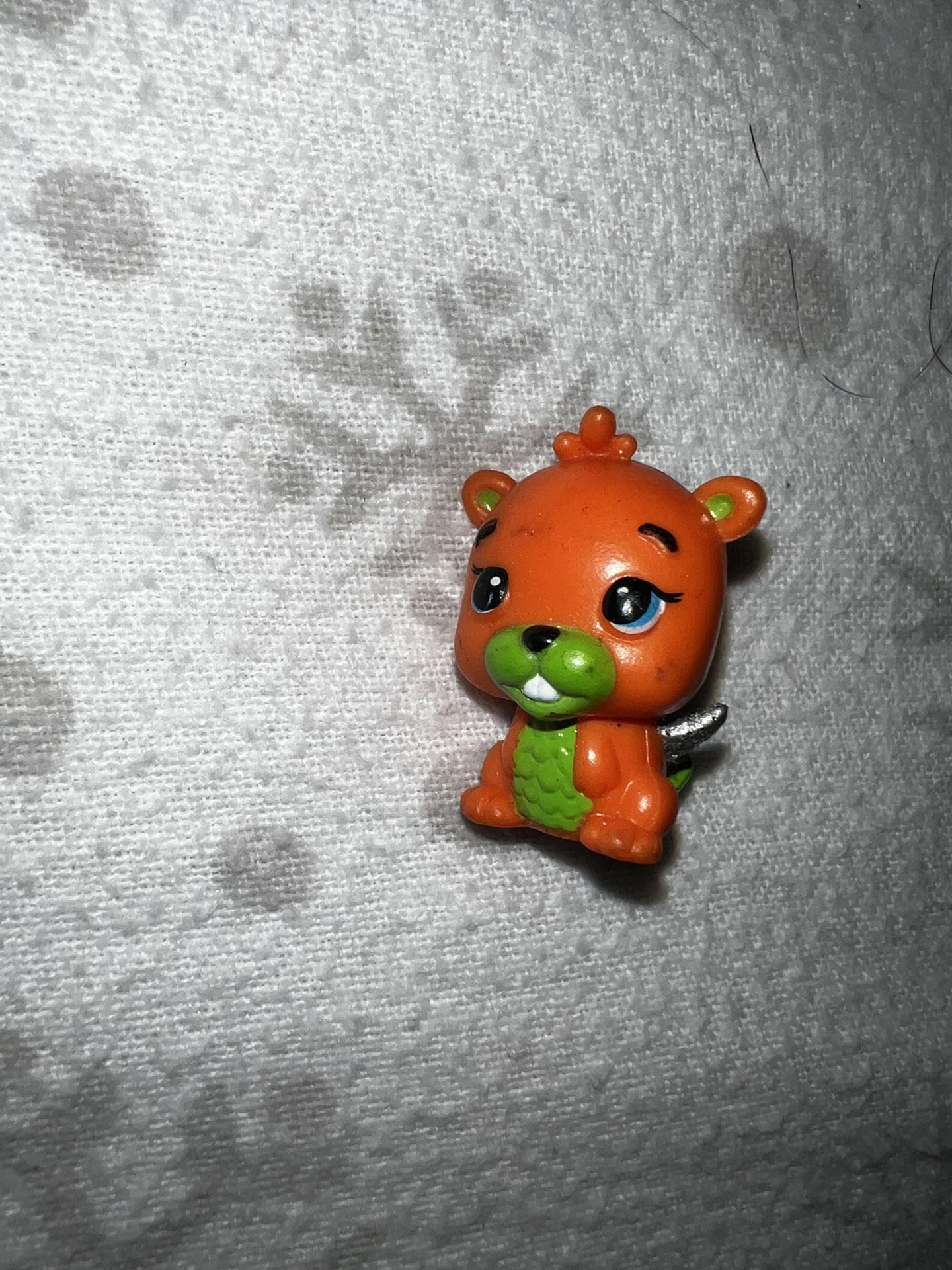 Hatchimals CollEGGtibles Season 2 Beaveery figure.