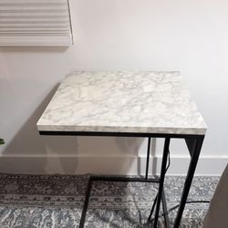 Modern Accent Side Table w/ Charging Station – Marble Top
