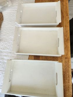 3 White trays