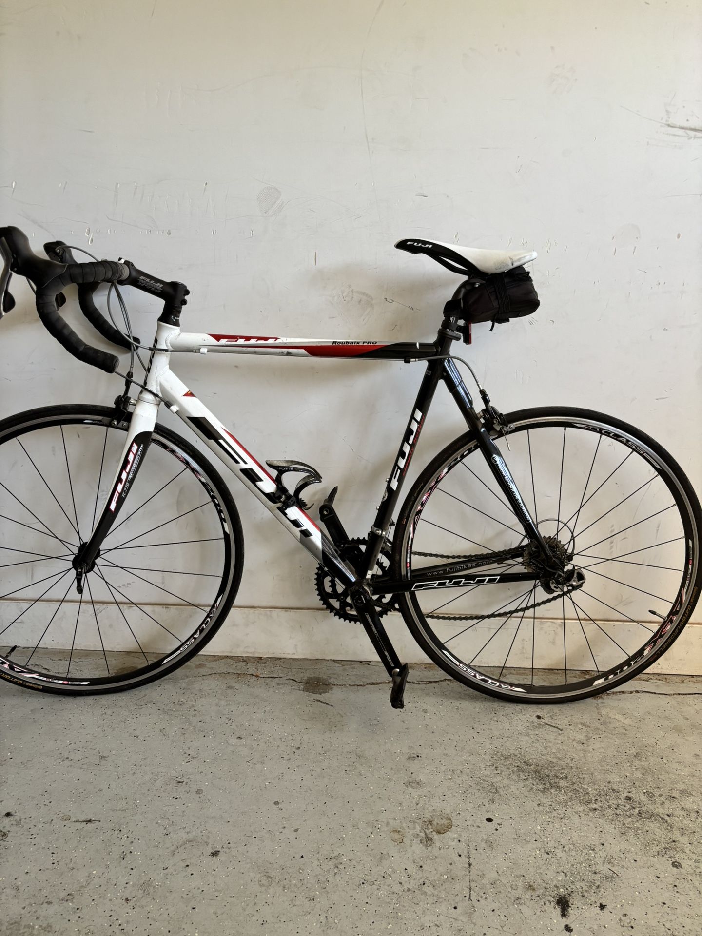 Fuji Roubaix Pro Road Bike