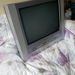 TOSHIBA  20' TV/DVD/VCR Combination