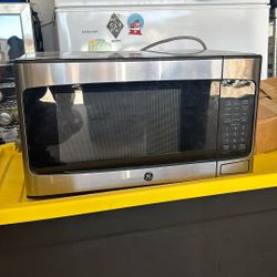 GE 1.1 cu. ft. Capacity Countertop Microwave Oven