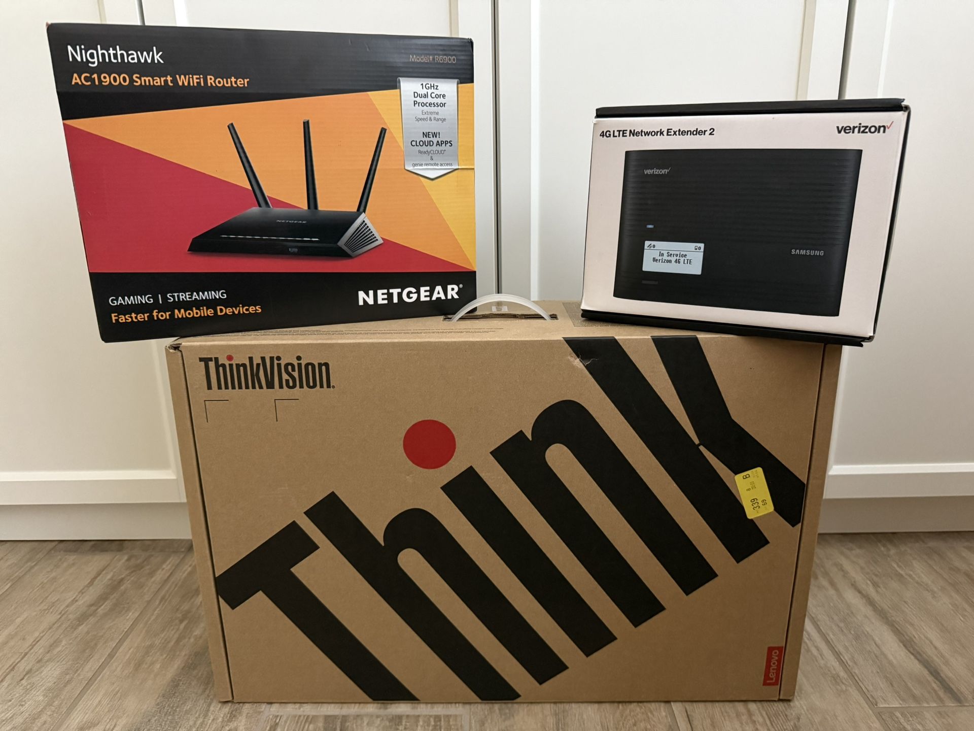 Lenovo Monitor, Smart Router & Network Extender