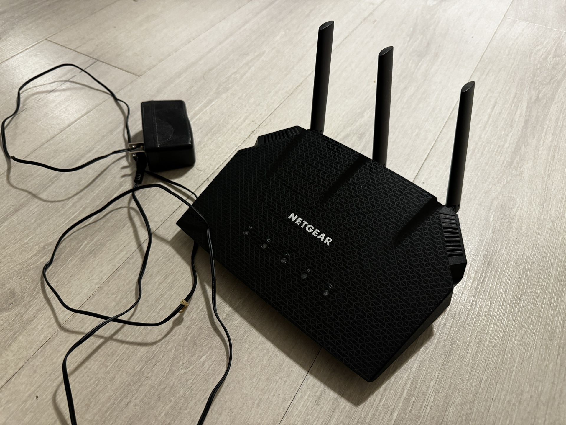 NETGEAR 4-Stream WiFi 6 Router (R6700AX) – AX1800