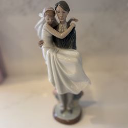 Lladro Over The Threshold with Box