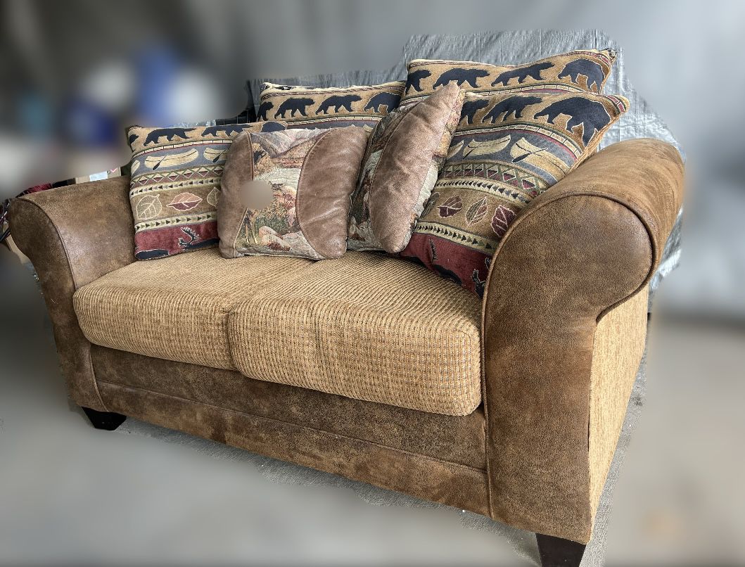 Set Of throw Pillows For Bed Or couch (Barely Used) for Sale in Denver, CO  - OfferUp