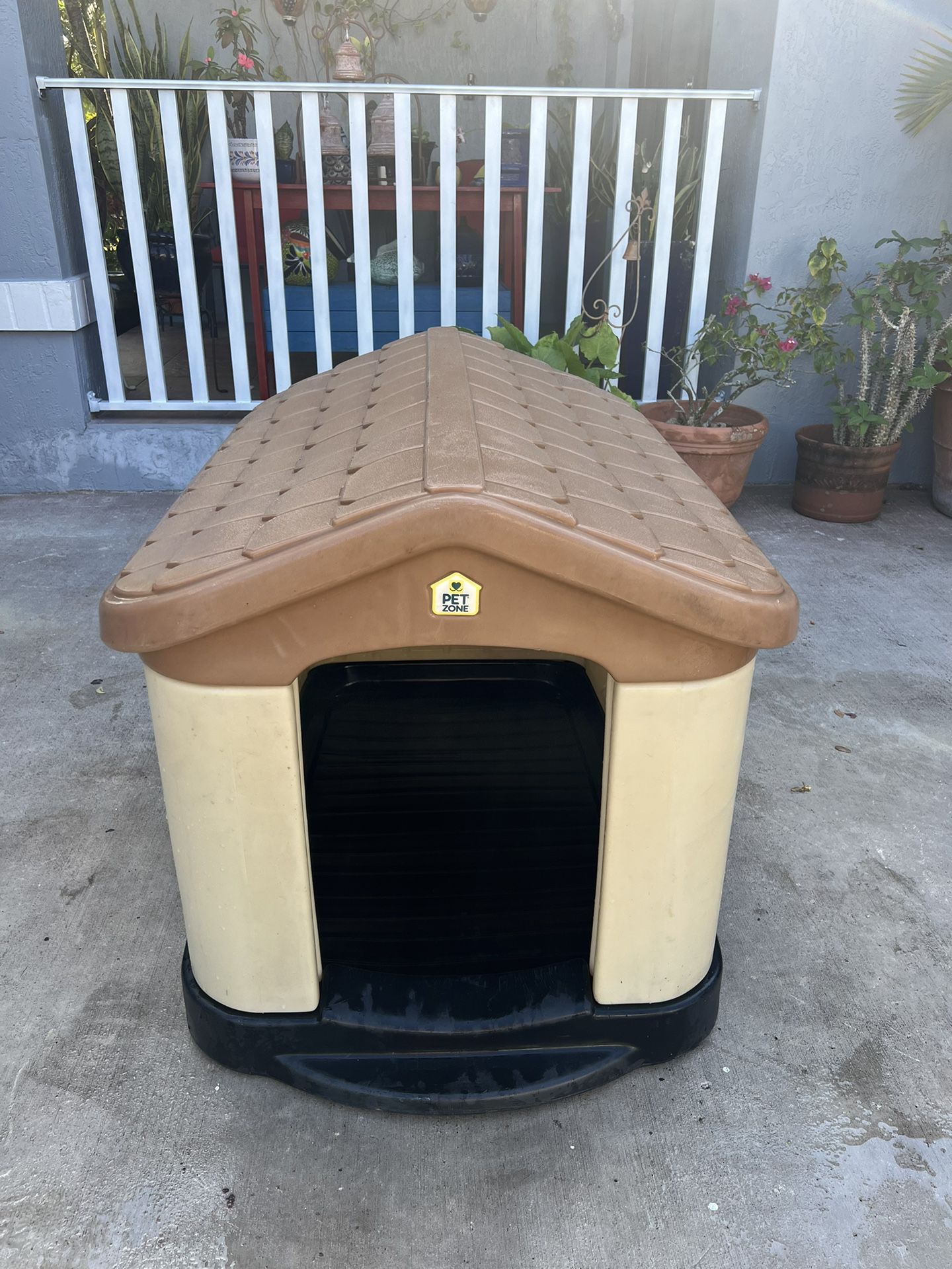 Pet Zone LG Dog House 
