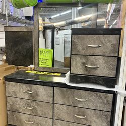 Bedroom Set(headboard Q/f,dresser And Mirror And 1 Nightstand 