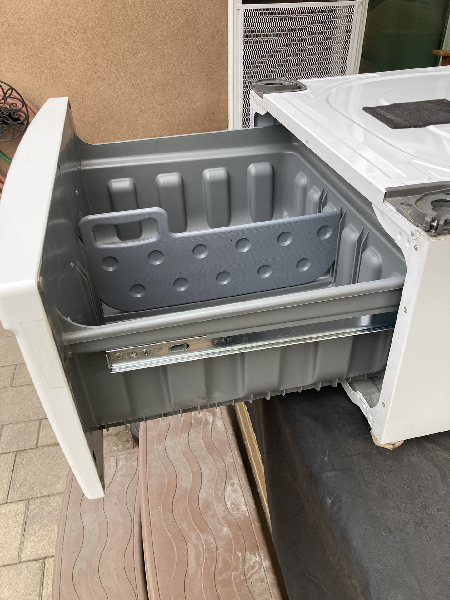 Laundry Pedestal
