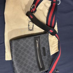 Gucci GG Supreme messenger bag