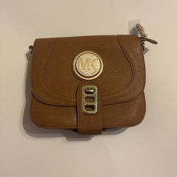 Michael Kors Brown leather purse medium, in great condition, Lightly Used