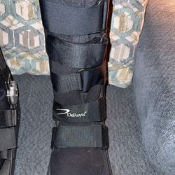 DeRoyal Inline Pneumatic Walkers - Inline Pneumatic Walker Boot with Closed Heel, Low Top, Size XL