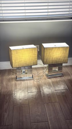 2 lamps night table