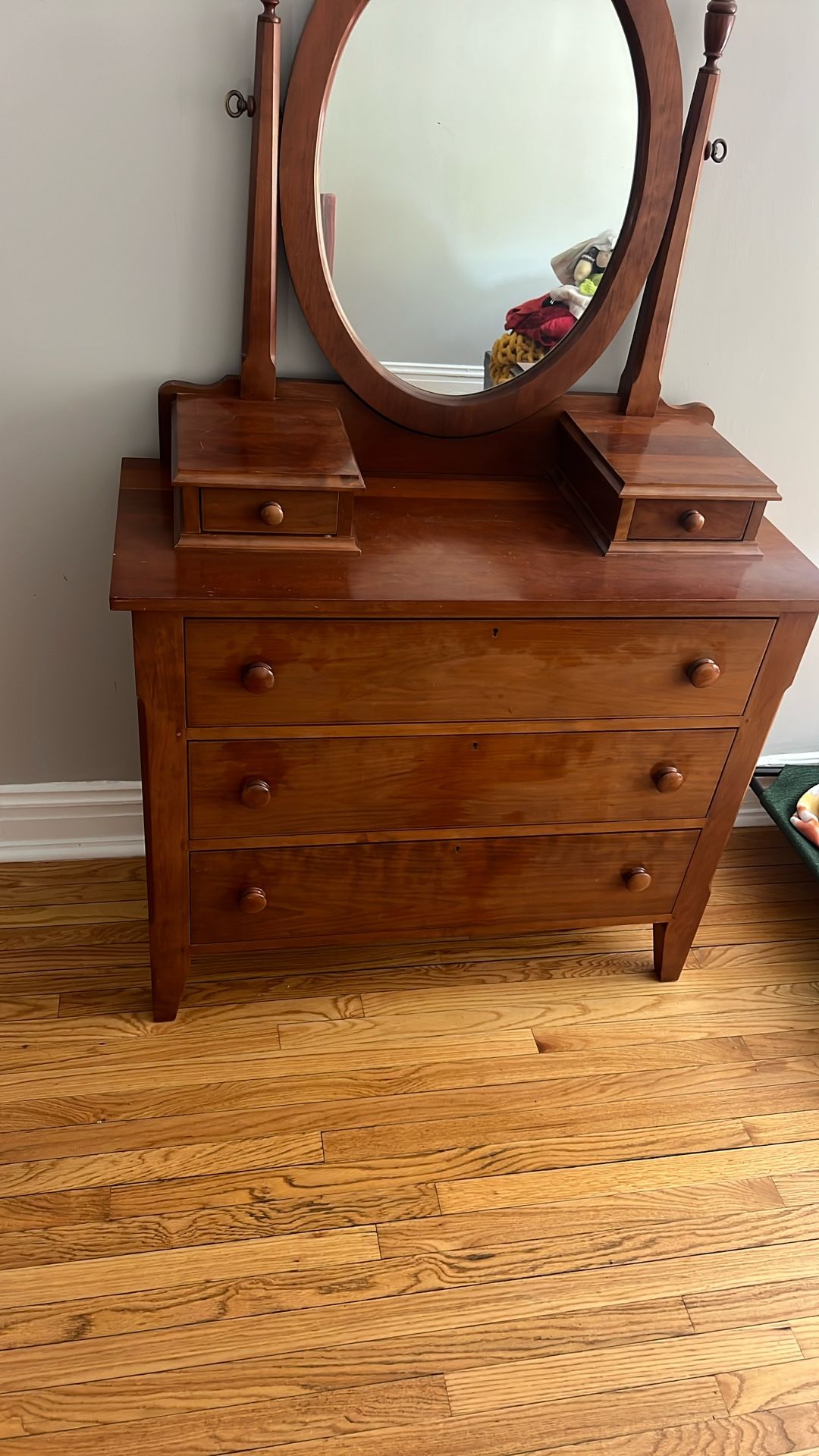 Antique Dressed With Mirror